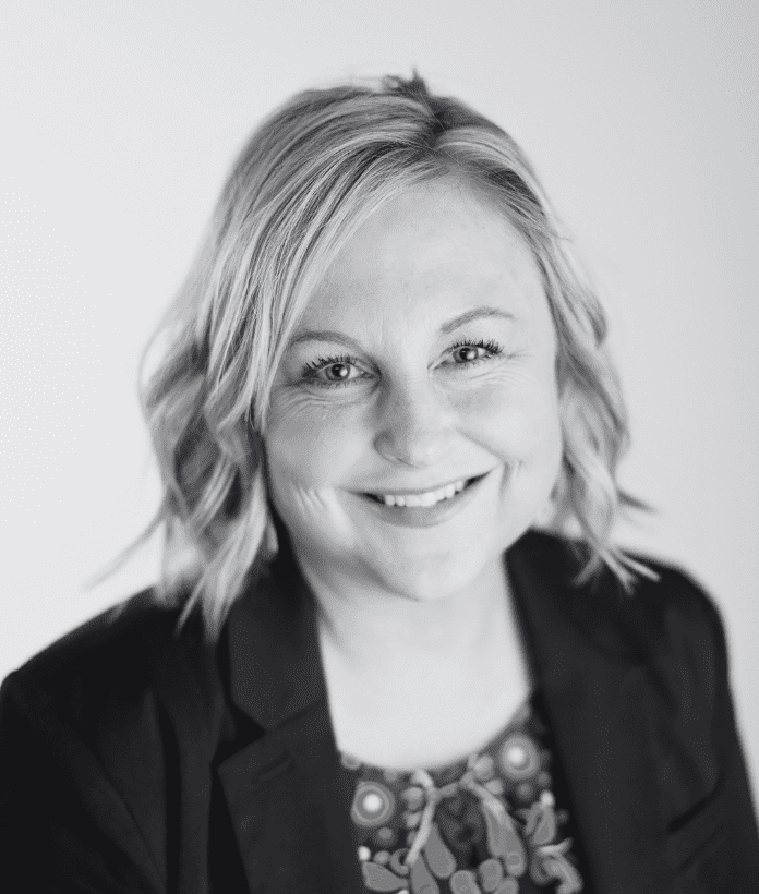 THERESA SEIWALD Photo